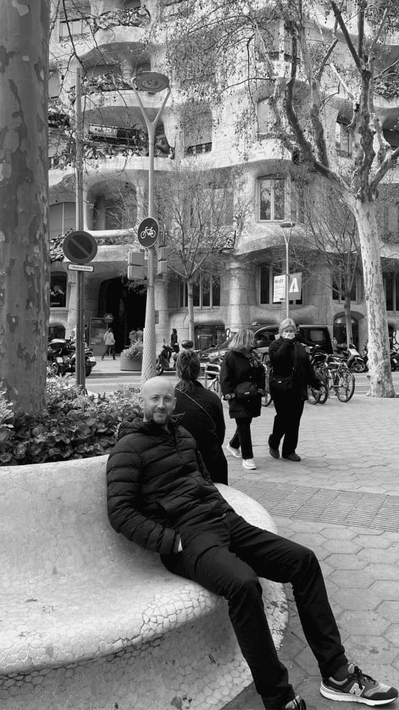 Claes on a bench